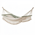 Hamac 300 x 120 cm en tissu crème et vert sauge avec barres en bois style bohème pour jardin